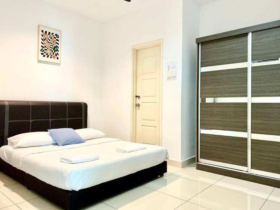 Mansion One Suites - Seaview Modern 2 Bedroom Suites George Town Exterior foto