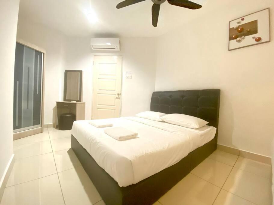 Mansion One Suites - Seaview Modern 2 Bedroom Suites George Town Exterior foto