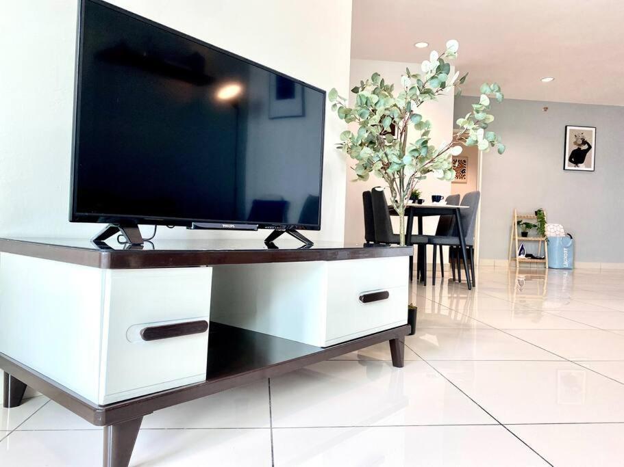 Mansion One Suites - Seaview Modern 2 Bedroom Suites George Town Exterior foto