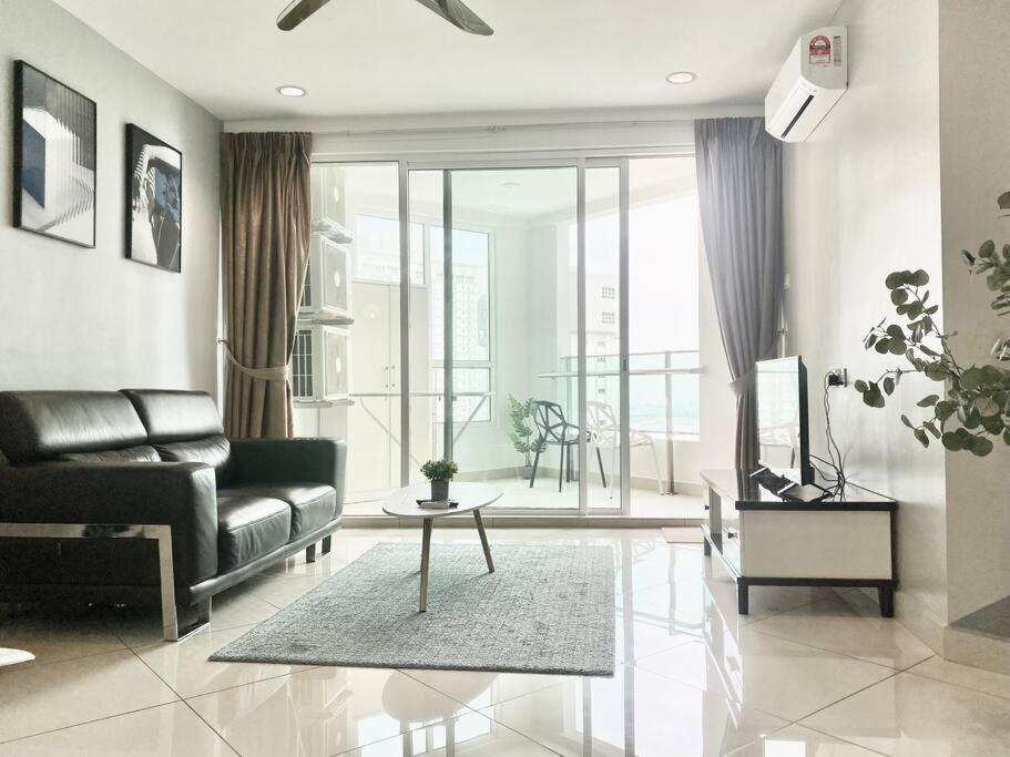Mansion One Suites - Seaview Modern 2 Bedroom Suites George Town Exterior foto
