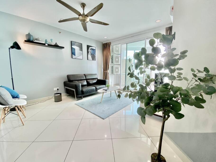 Mansion One Suites - Seaview Modern 2 Bedroom Suites George Town Exterior foto