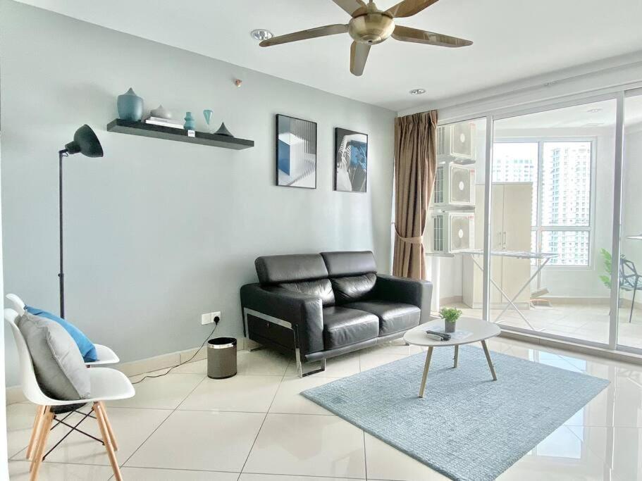 Mansion One Suites - Seaview Modern 2 Bedroom Suites George Town Exterior foto