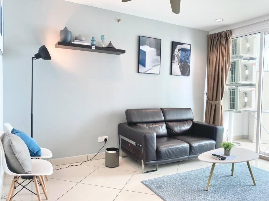 Mansion One Suites - Seaview Modern 2 Bedroom Suites George Town Exterior foto