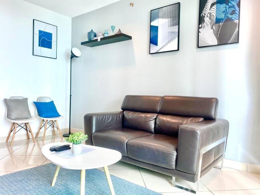 Mansion One Suites - Seaview Modern 2 Bedroom Suites George Town Exterior foto